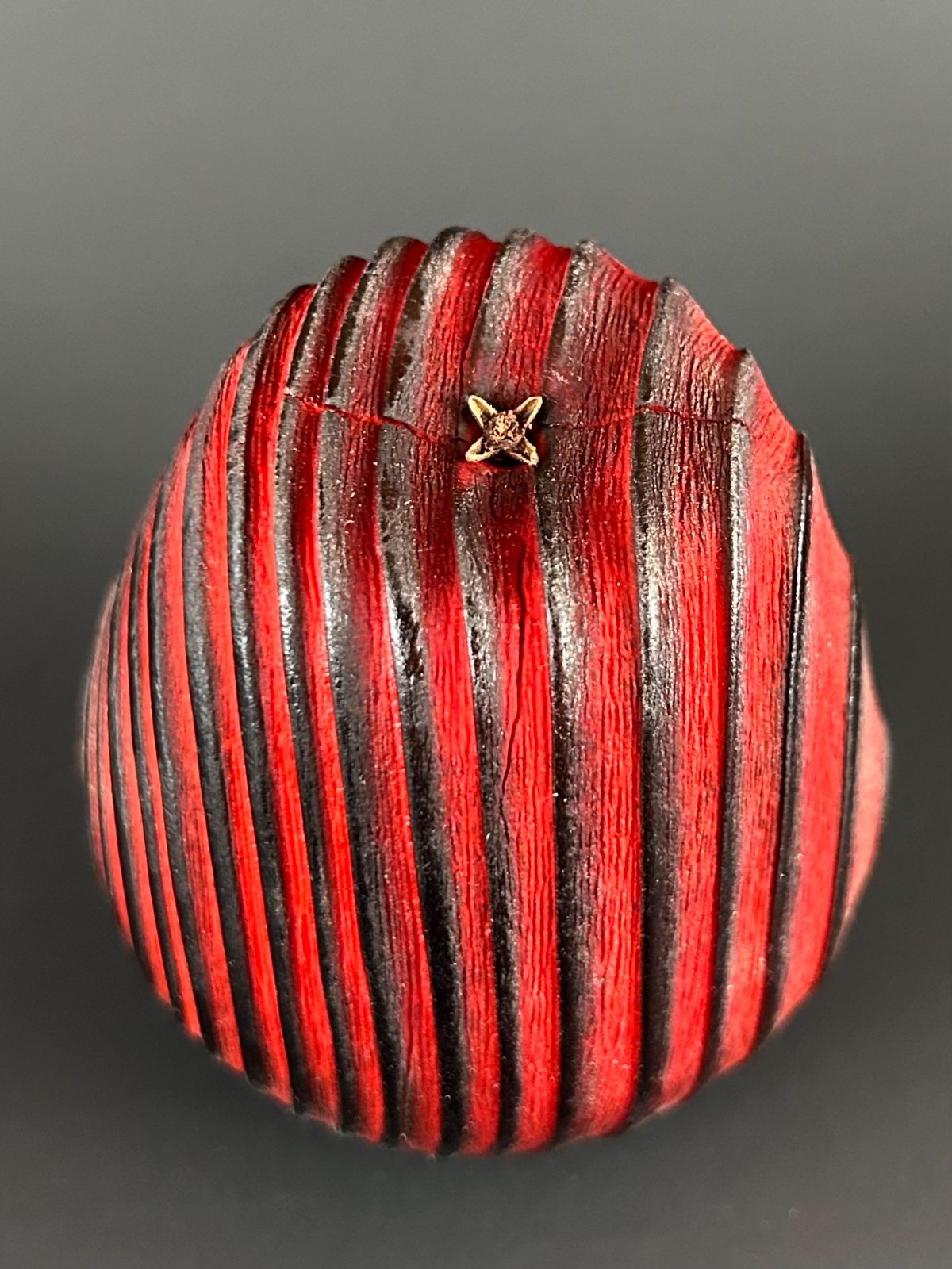 Red apple form. Additional photograph, view 5.