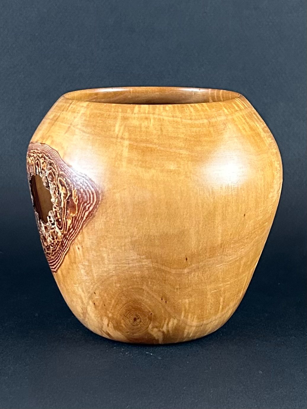 Knot-detail vessel. Additional photograph, view 3.